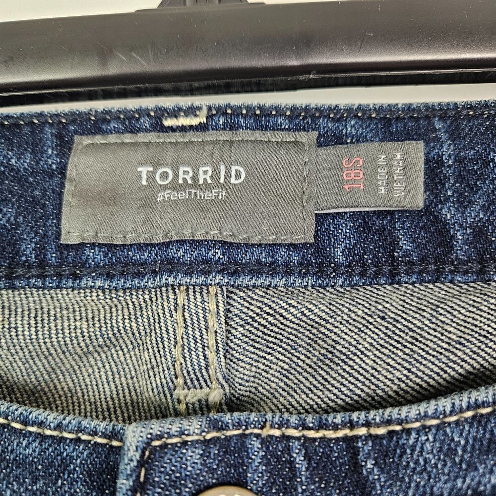 NWT TORRID Destructed Knee Distressed Button Fly Raw Hem Jean 18S 14589345 - Picture 5 of 13